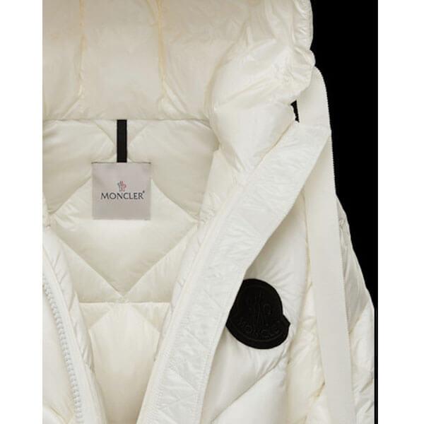 【入手困難 】MONCLER 偽物 ダウン DUROC ロゴ入 ロング丈 リボン付 3色 0931D20000C0459999